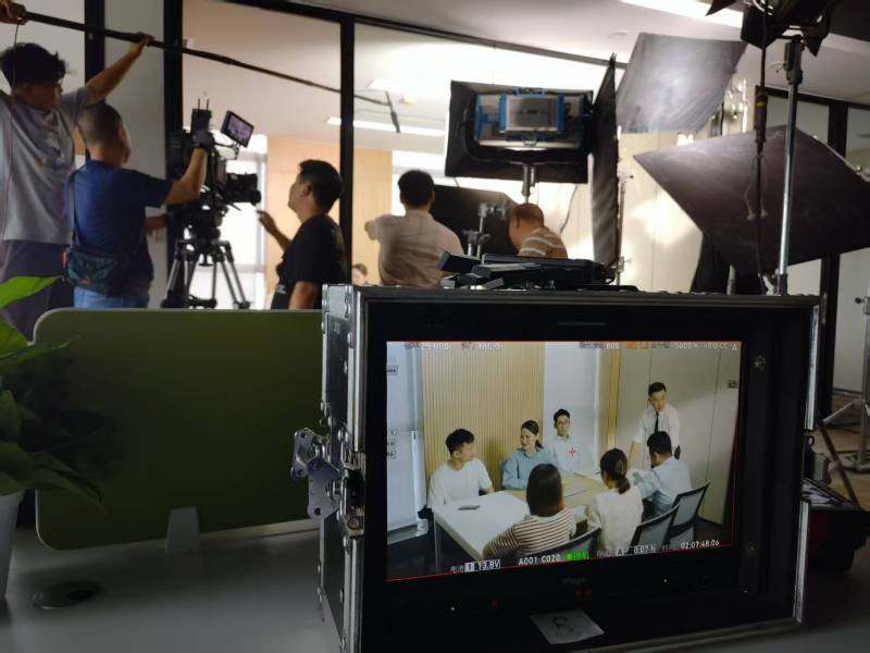 安泽县TVC拍摄公司：科技产品视觉化大师，诠释未来感与功能美学